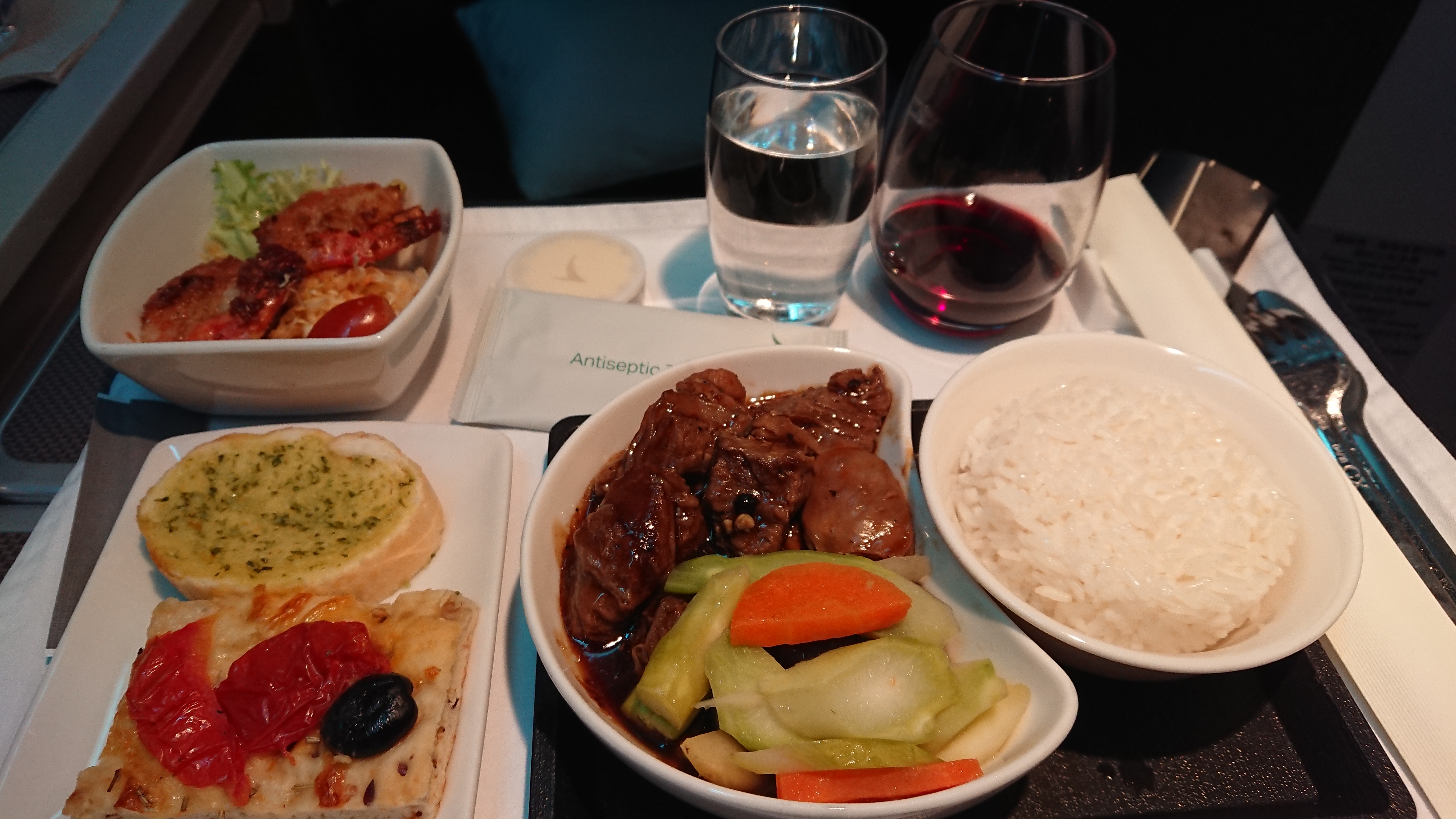 キャセイパシフィック Cx764 ホーチミン 香港 ビジネスクラス機内食 21nov18 飛行機とjalマイルとビジネスクラスの旅ブログ