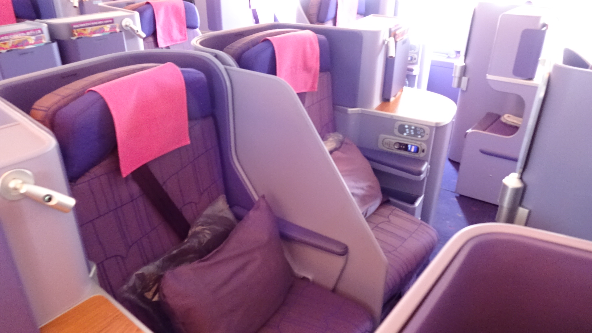 タイ航空 エアバスA380 ビジネスクラス スタッガード