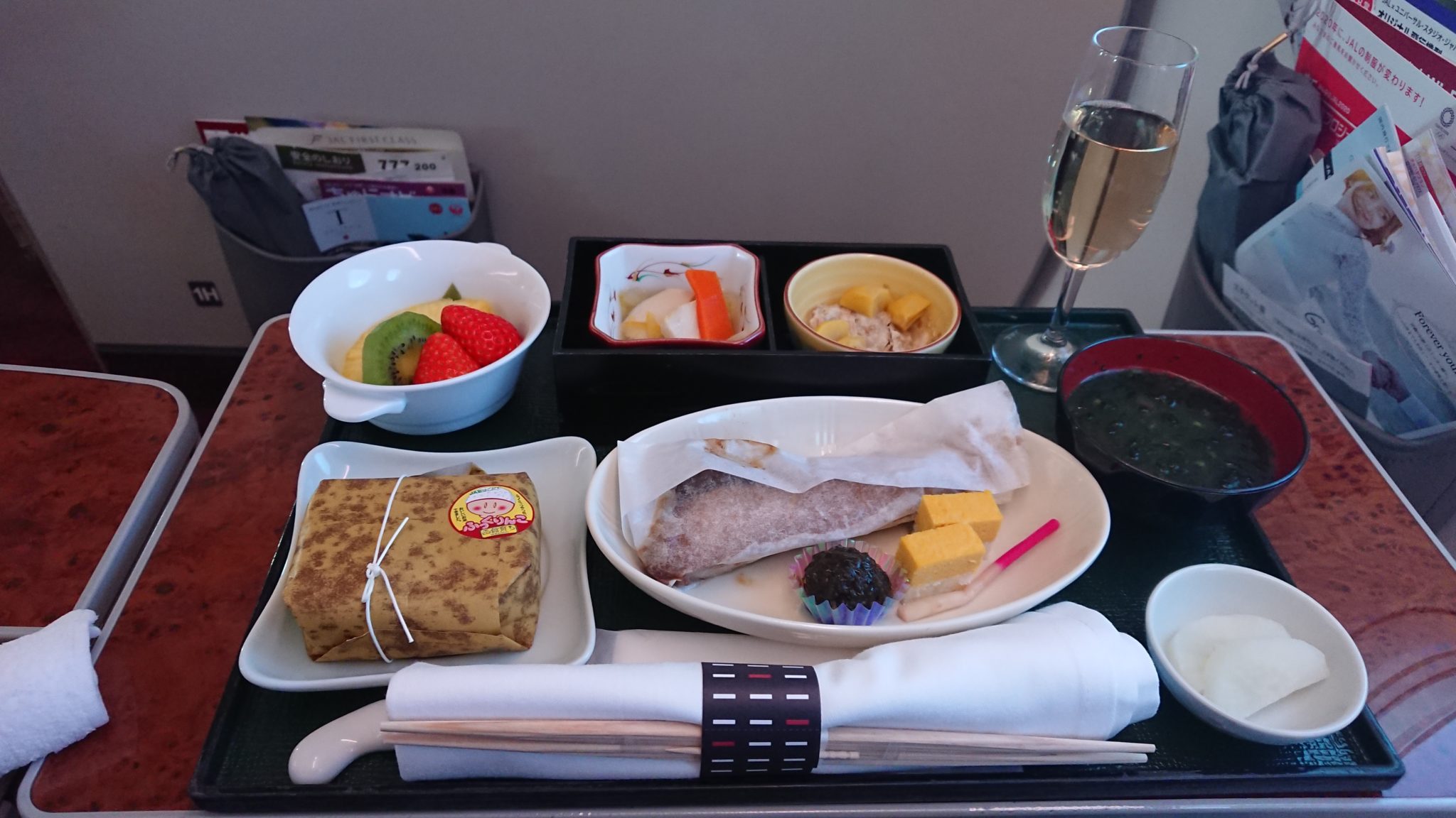 JAL|国内線ファーストクラス機内食 | 飛行機とJALマイルとビジネスクラスの旅ブログ