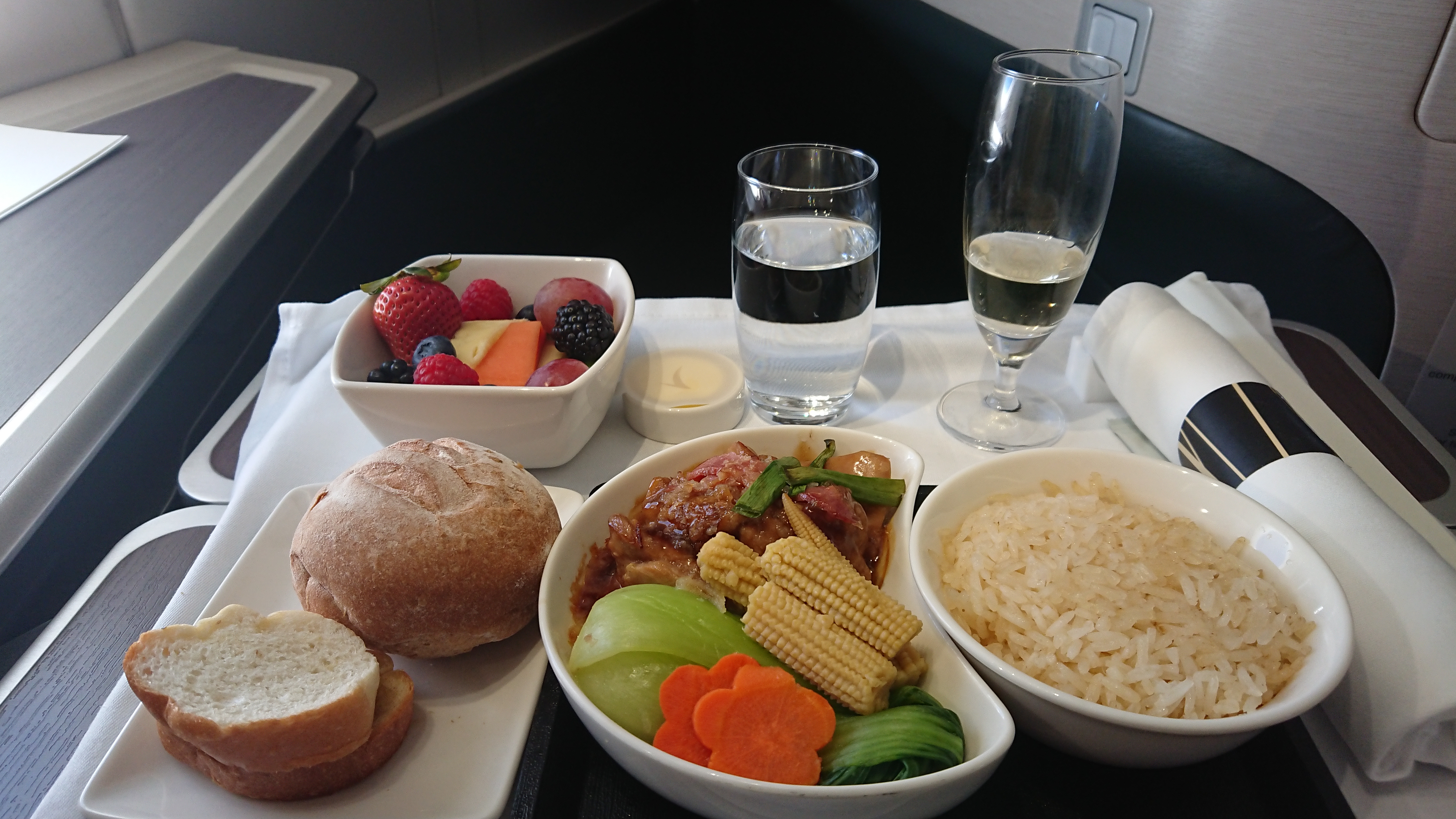 キャセイパシフィック Cx712 シンガポール バンコク ビジネスクラス機内食 mar19 飛行機とjalマイルとビジネスクラスの旅ブログ