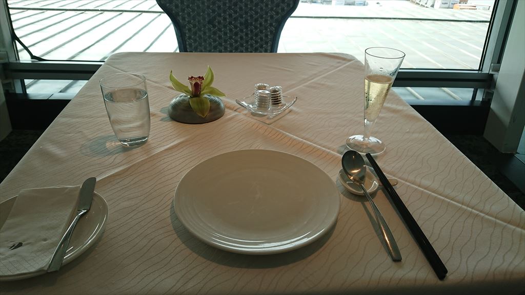 クアラルンプール国際空港 マレーシア航空 Golden Lounge First Dining 食事