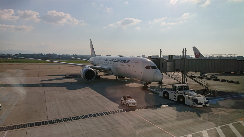ボーイングB777-800型機 JL326 福岡～羽田 ファーストクラス 搭乗記 21JUN20