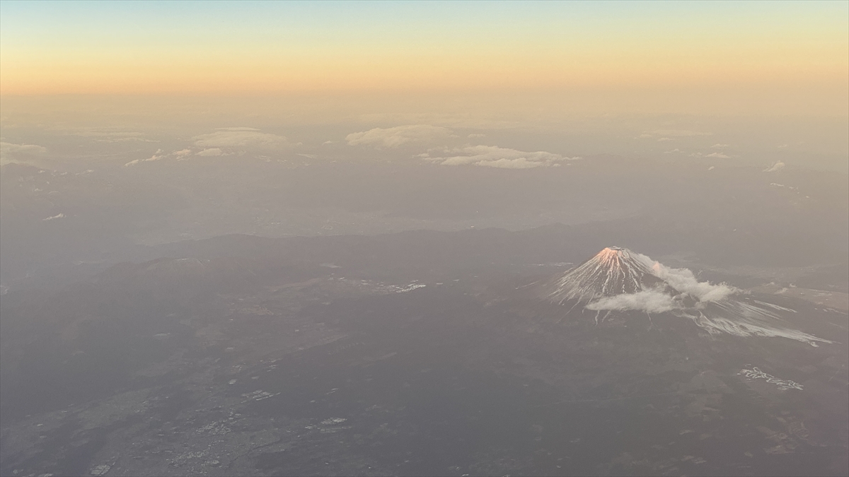 【フライトレポ】夕暮れ時の富士山が素晴らしかった！ JL921 羽田～那覇 19DEC22