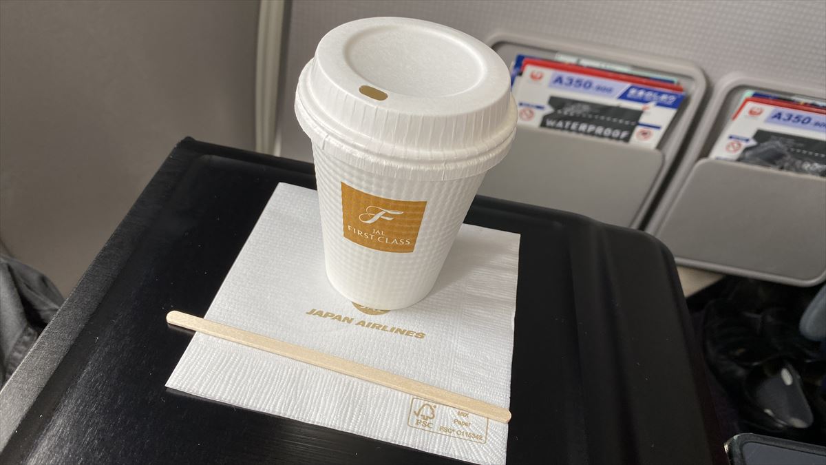 【機内食レポ】機内での洋朝食　メインがクロワッサン(TT)　JAL107 羽田～伊丹 29MAY23