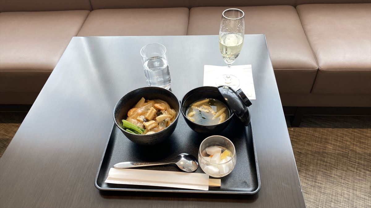 成田空港 JALサクララウンジ Sakura Lounge