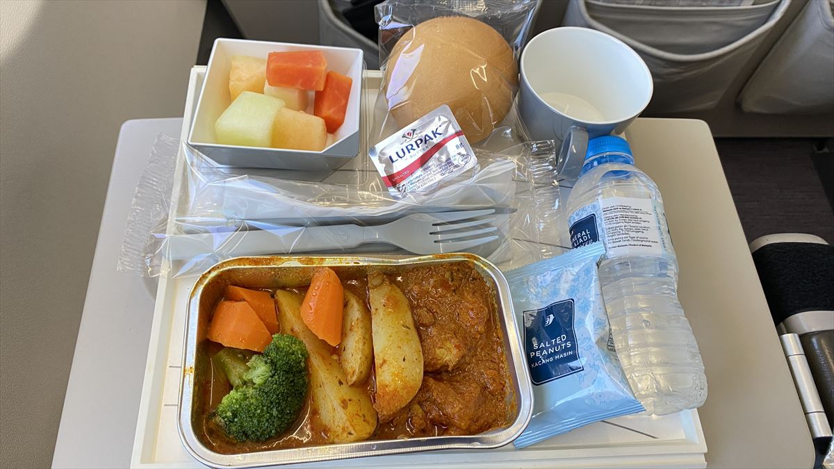 【機内食レポ】普通席でも機内食が出るのはやっぱり旅の醍醐味。　クアラルンプール～バンコク AUG23