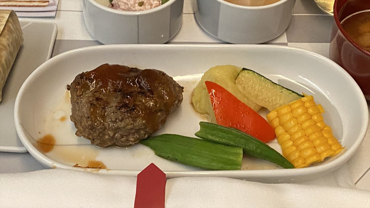 【機内食レポ】このディナーは庶民的？高級？ 機内食 JAL国内線ファーストクラス SEP23