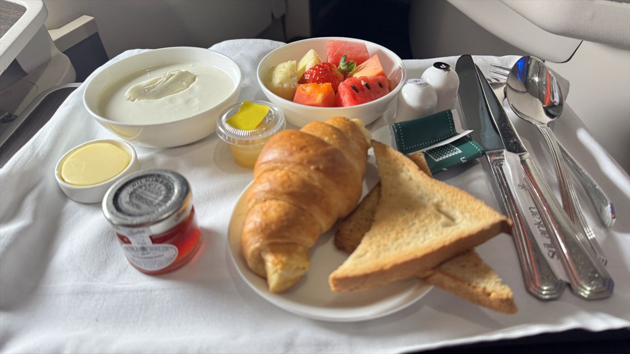 コロンボ~成田 スリランカ航空 ビジネスクラス 24年07月