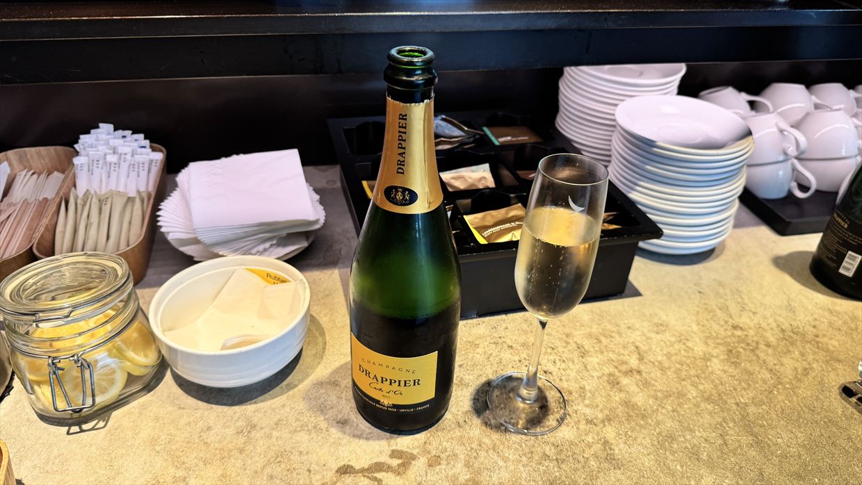 【ラウンジレポ】ラウンジ巡りの旅 2日目香港空港編 キャセイパシフィック The Deck ビジネスクラス 25年4月