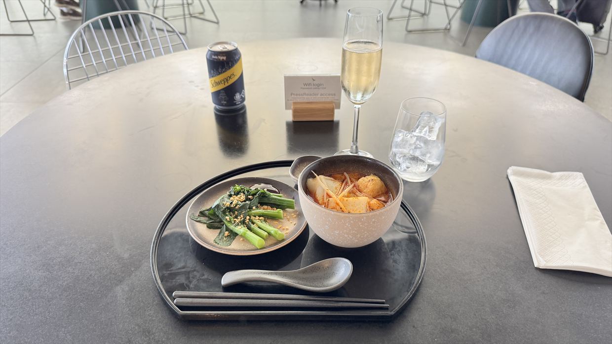 【ラウンジレポ】ラウンジ巡りの旅 2日目香港空港編 キャセイパシフィック The Deck ビジネスクラス 25年4月