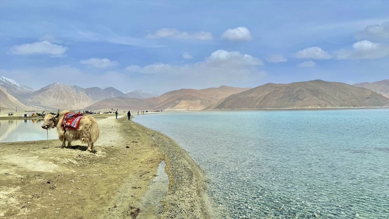レーからの観光スポット　パンゴン湖