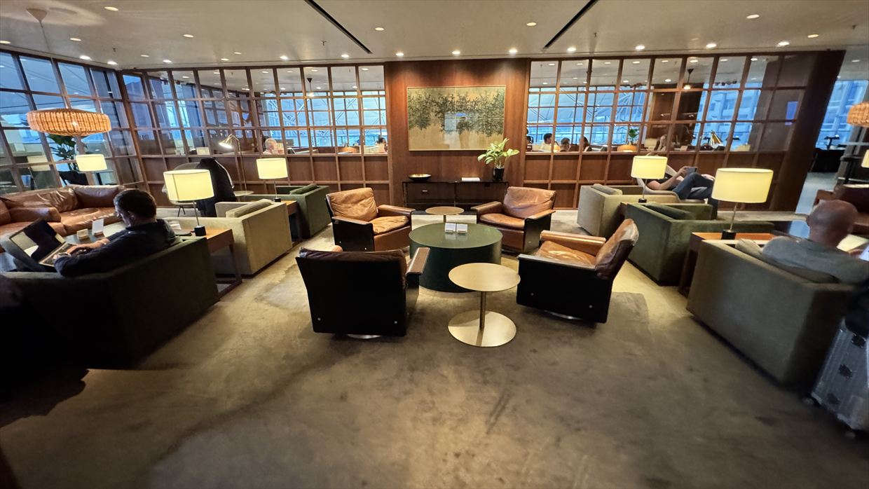 【ラウンジレポ】香港空港 キャセイパシフィック The Deck 臨時ファーストクラス 25年6月