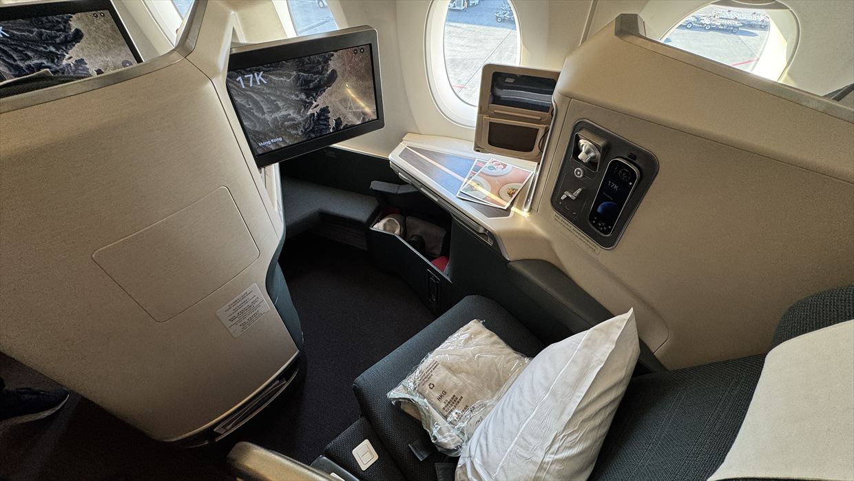【フライトの様子】CX527 成田~香港 Sep25 A350-900 ビジネスクラス 出発3時間の遅延。