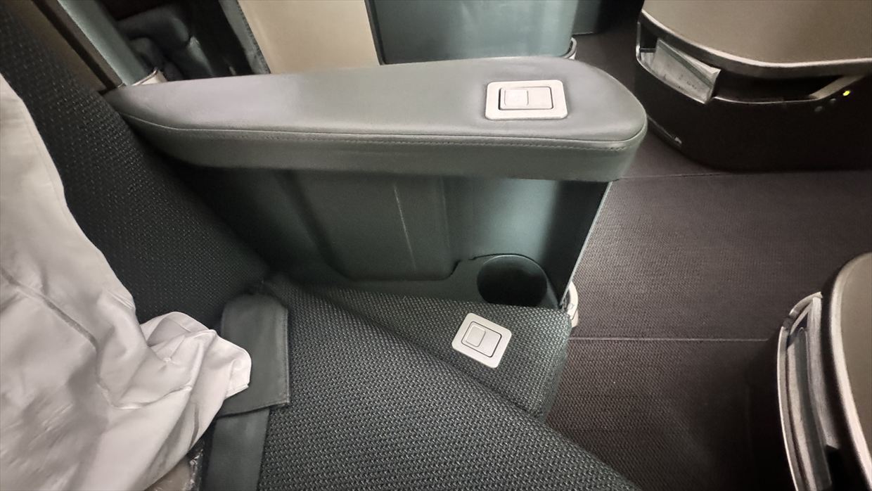 【フライトの様子】CX527 成田～香港 18Sep24　エアバスA350-900 ビジネスクラス
