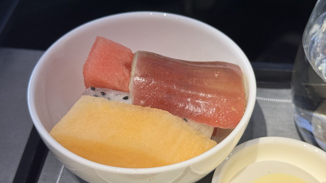 【機内食レポ】香港～マドリード CX321便 ビジネスクラス 1食目 24年09月19日