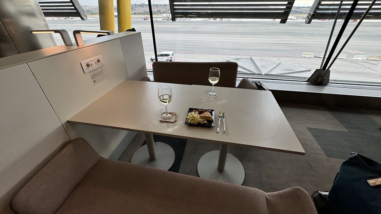 【ラウンジレポ】マドリード バラハス空港 T4サテライト イベリア航空 Premium Lounge Velázquez 25Sep25