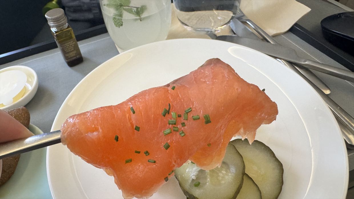 【機内食レポ】マドリード～香港 CX372便 ビジネスクラス 1食目ランチ 24年09月25日