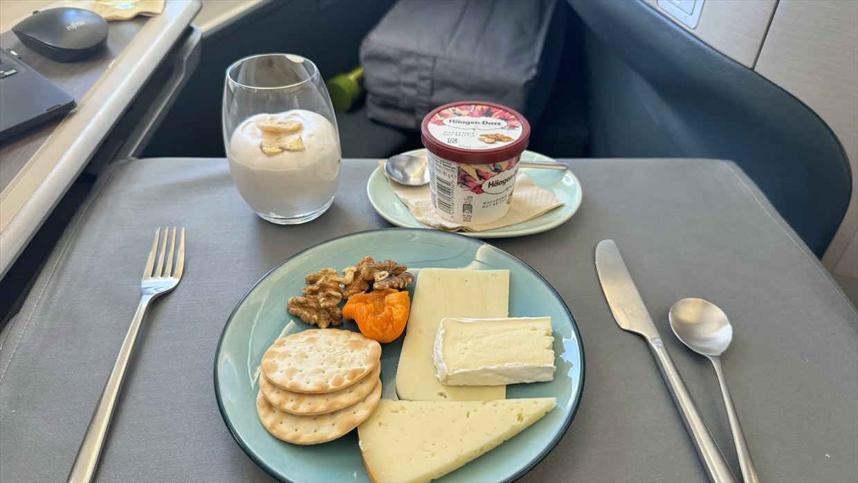 【機内食レポ】マドリード～香港 CX372便 ビジネスクラス 1食目ランチ 24年09月25日