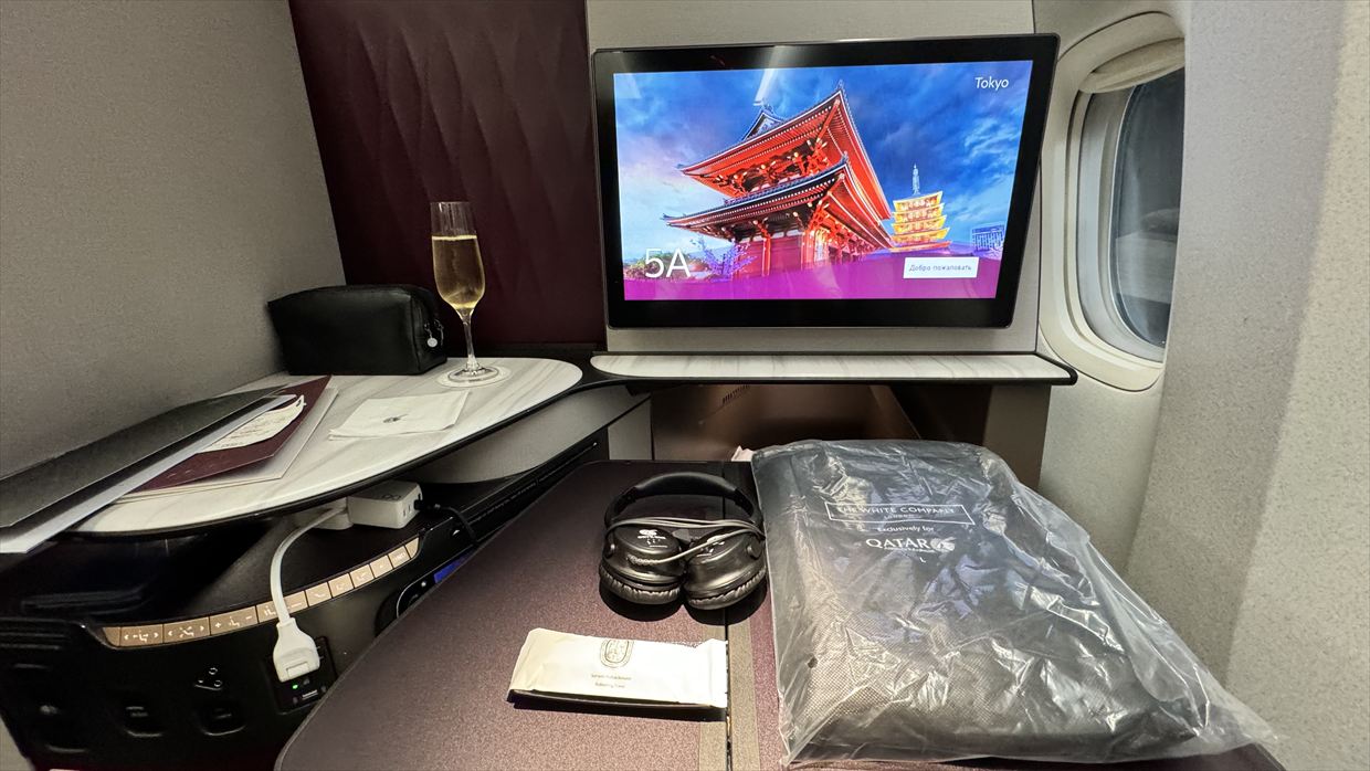 【フライトの様子】QR806 ドーハ~成田 06Nov24 ボーイング777-300ER型機 ビジネスクラスの【Q SUITE】