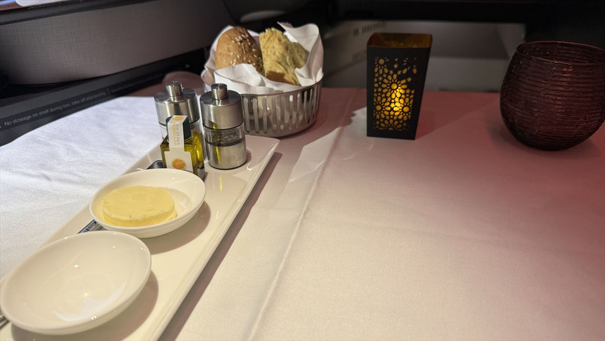 【機内食レポ】ドーハ~成田 QR806便 カタール航空 ビジネス Q Suite 24年11月05日