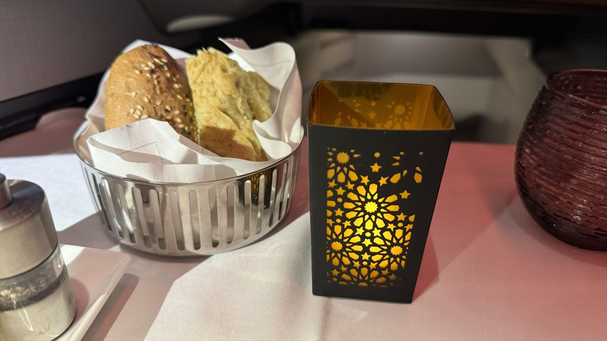 【機内食レポ】ドーハ~成田 QR806便 カタール航空 ビジネス Q Suite 24年11月05日