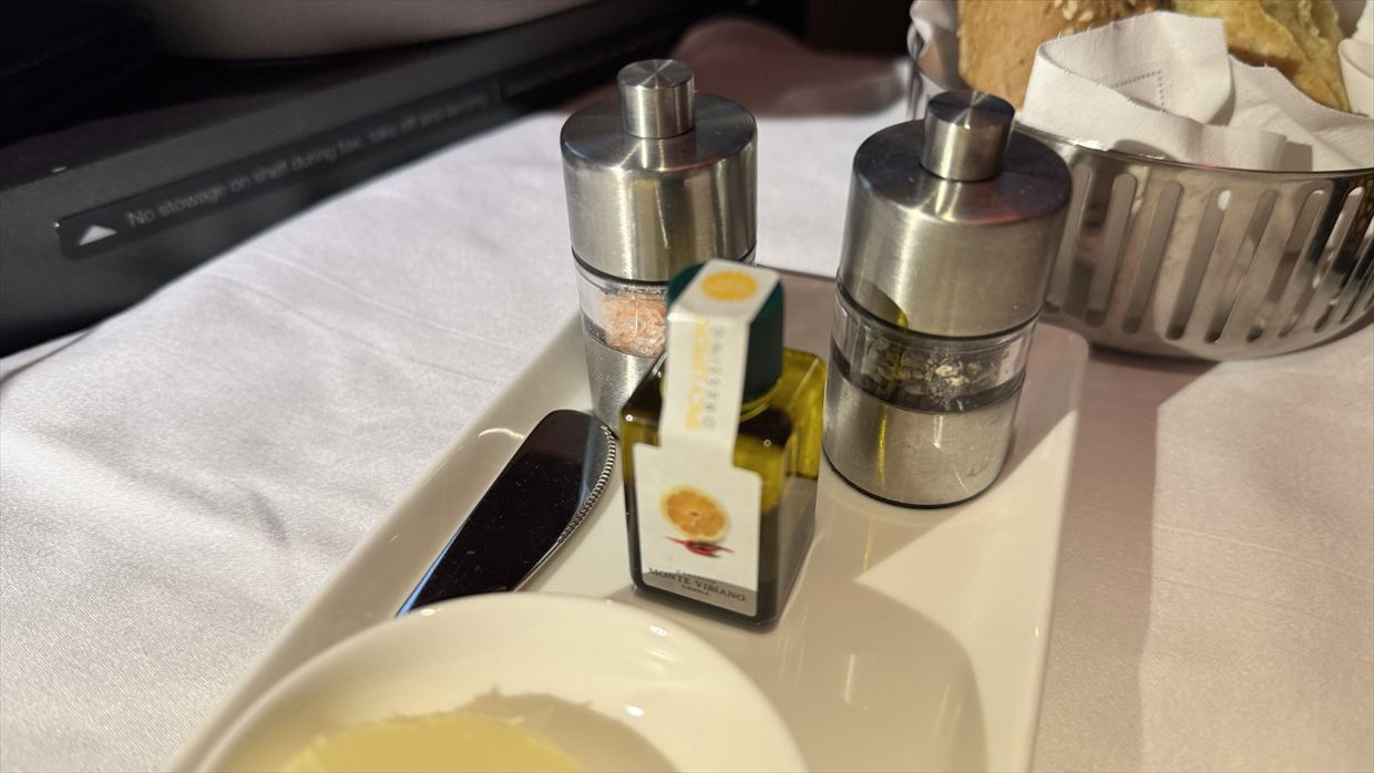 【機内食レポ】ドーハ~成田 QR806便 カタール航空 ビジネス Q Suite 24年11月05日
