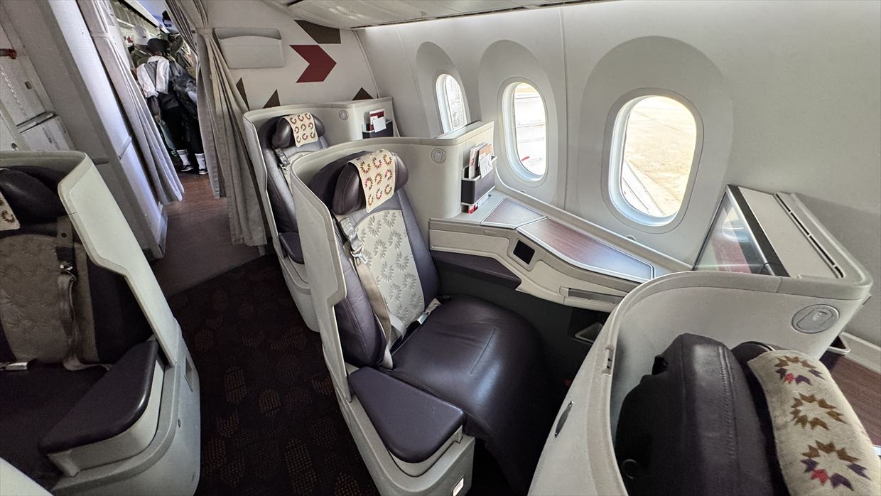 【フライトの様子】AT200 カサブランカ～ニューヨーク 14Mar25 B787-900 リバースヘリンボーン型ビジネスクラス