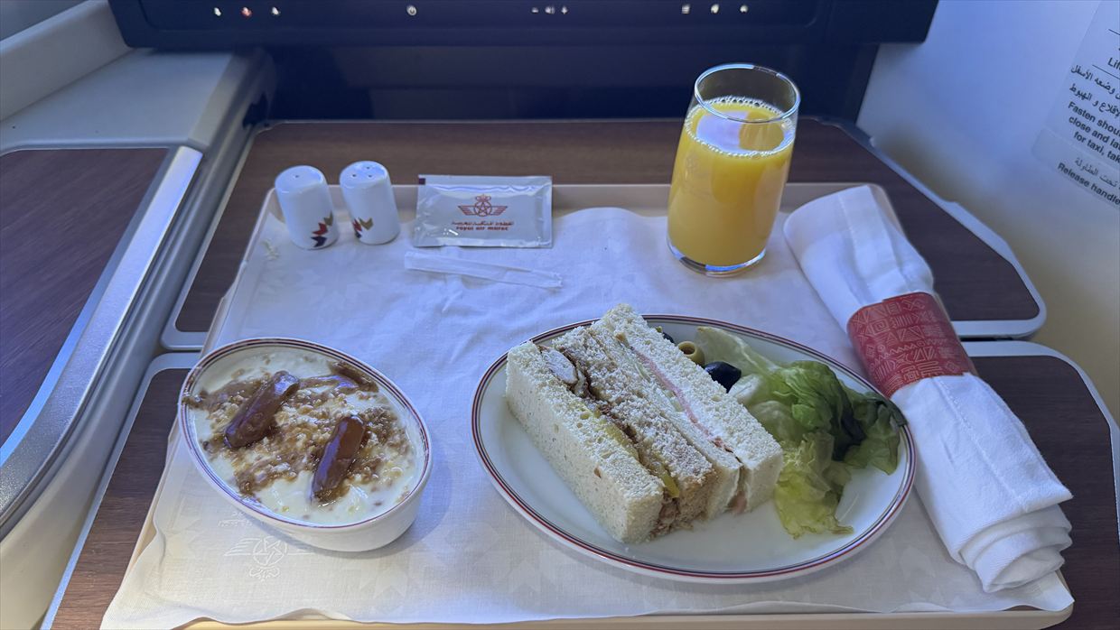 【機内食レポ】カサブランカ~ニューヨーク AT200便 ビジネスクラス 到着前の軽食 25年03月14日