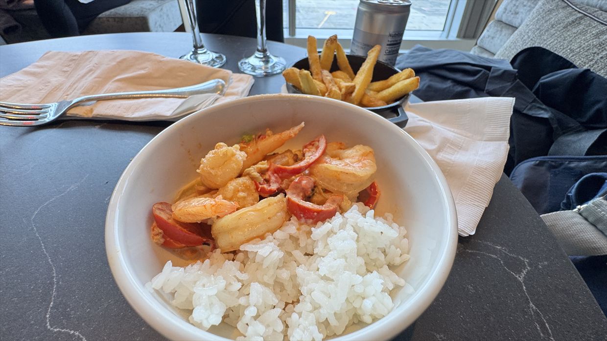 【ラウンジレポ】JFK アメリカン航空 ファーストクラスラウンジ SOHO LOUNGE 25年3月