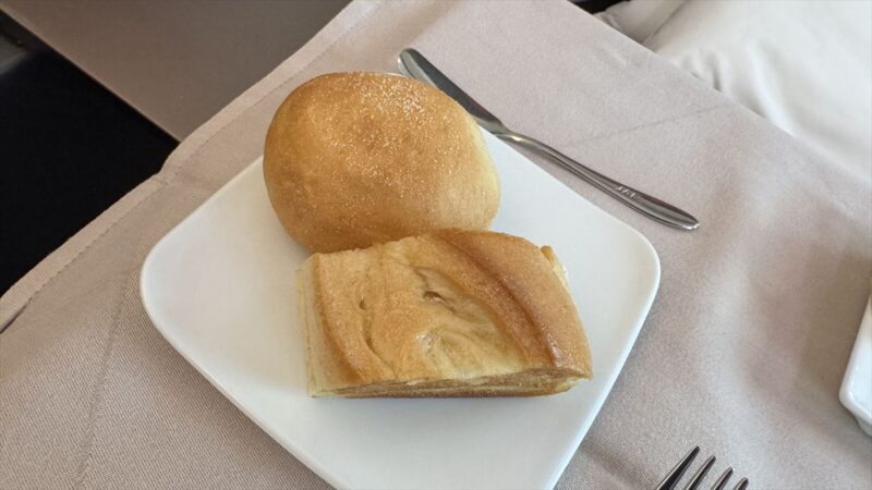 【機内食レポ】JAL5便 ニューヨーク～羽田 ファーストクラス メイン1 25年03月