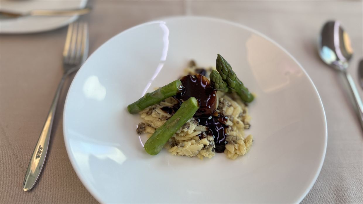 【機内食レポ】JAL5便 ニューヨーク～羽田 ファーストクラス メイン2 25年03月