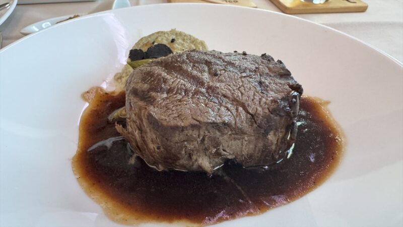 【機内食レポ】JAL5便 ニューヨーク～羽田 ファーストクラス メイン2 25年03月