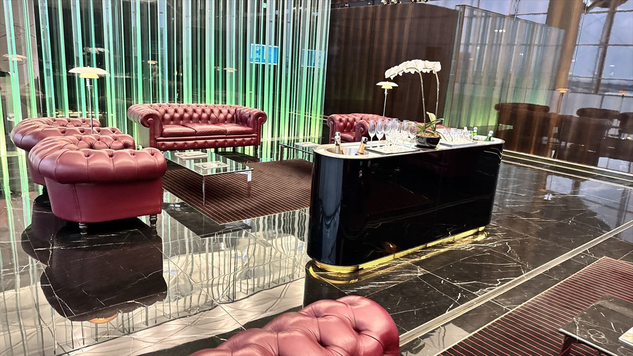 【ラウンジレポ】ラウンジ巡りの旅 2日目香港空港編 キャセイパシフィック The Wing ファースト＆ビジネスクラス  25年4月