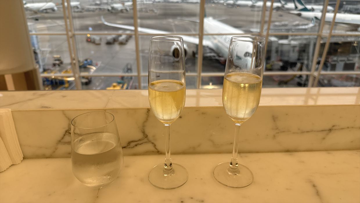 【ラウンジレポ】ラウンジ巡りの旅 2日目香港空港編 キャセイパシフィック The Wing ファースト＆ビジネスクラス 25年4月