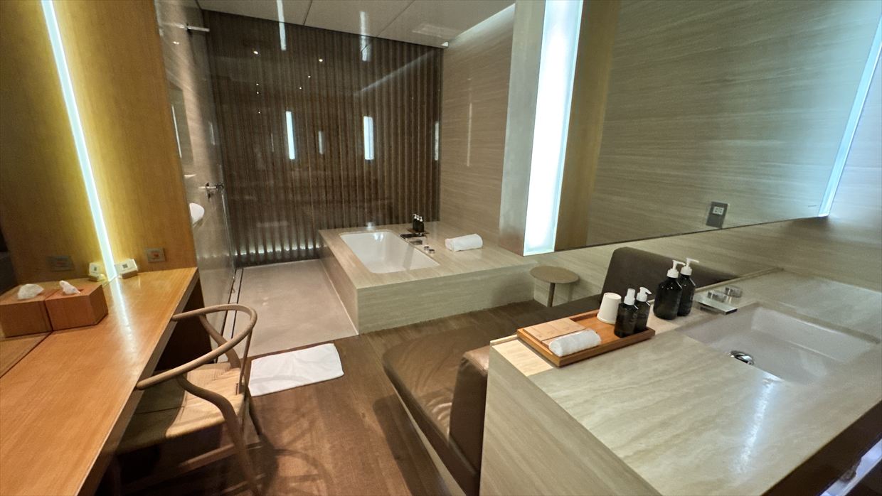 【ラウンジレポ】ラウンジ巡りの旅 2日目香港空港編 キャセイパシフィック The Wing ファースト＆ビジネスクラス 25年4月