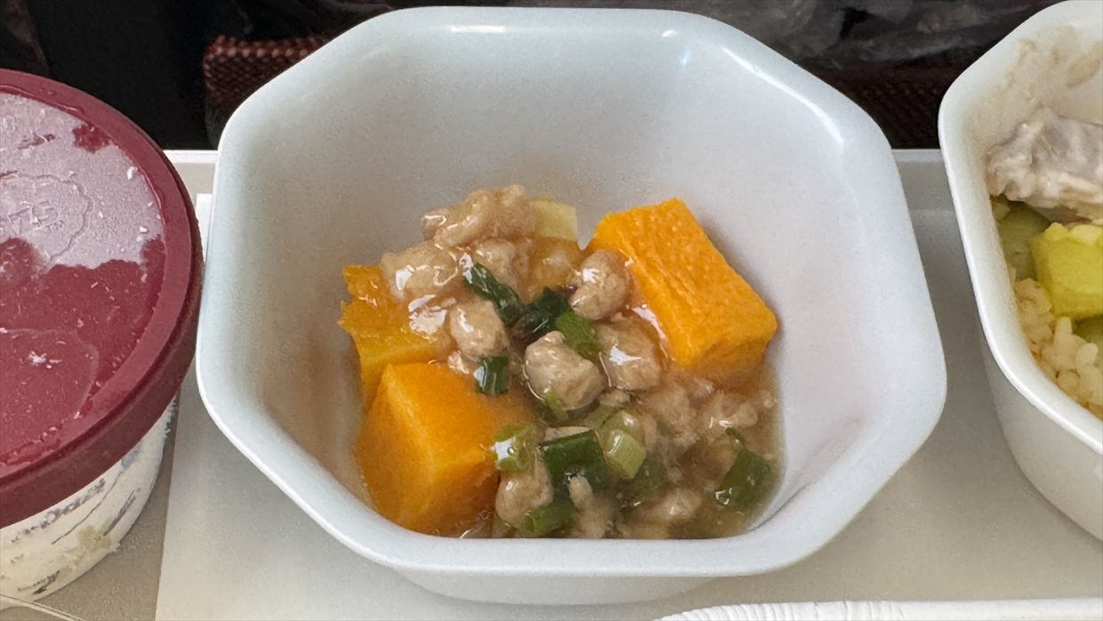 【機内食レポ】香港~那覇 JAL26便 エコノミークラス 25年04月