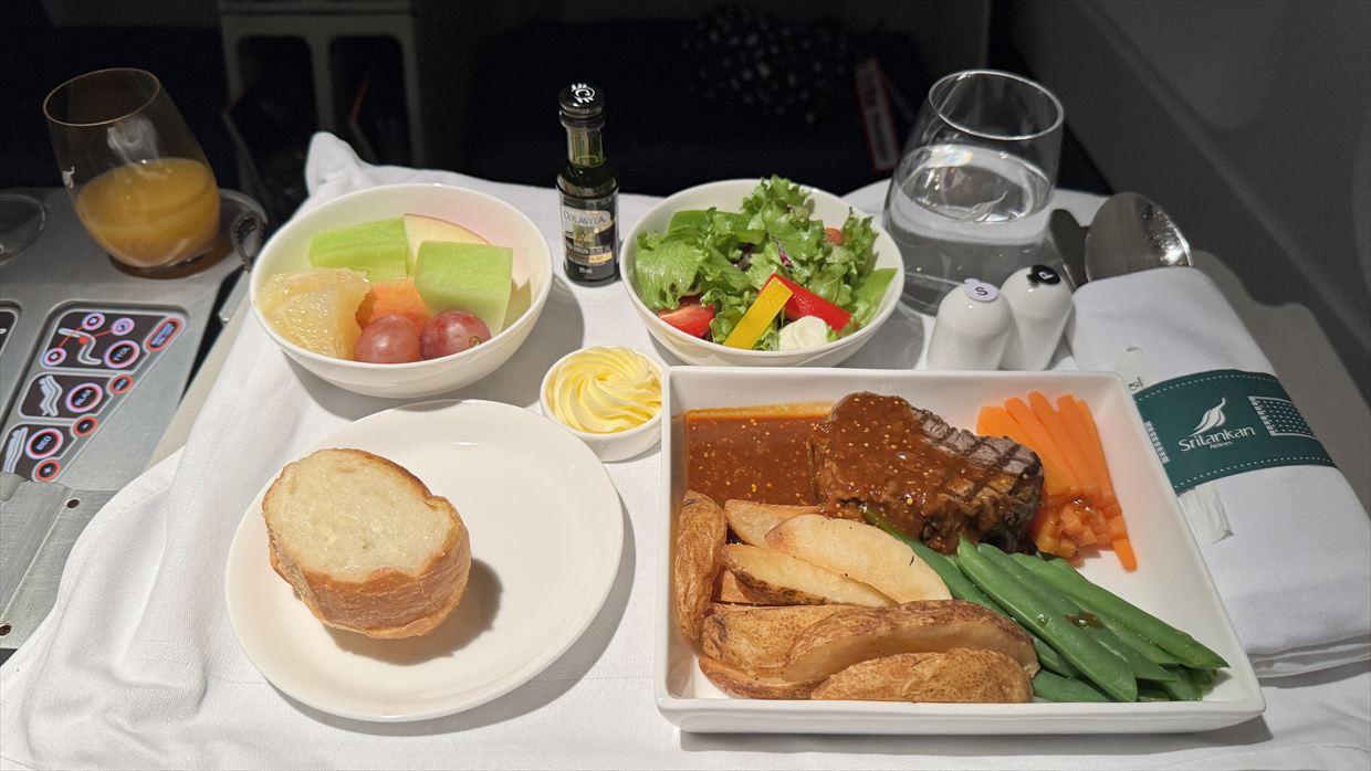 【機内食レポ】成田～コロンボ UL455便 スリランカ航空 ビジ ネスクラス 到着前の2食目 25年07月