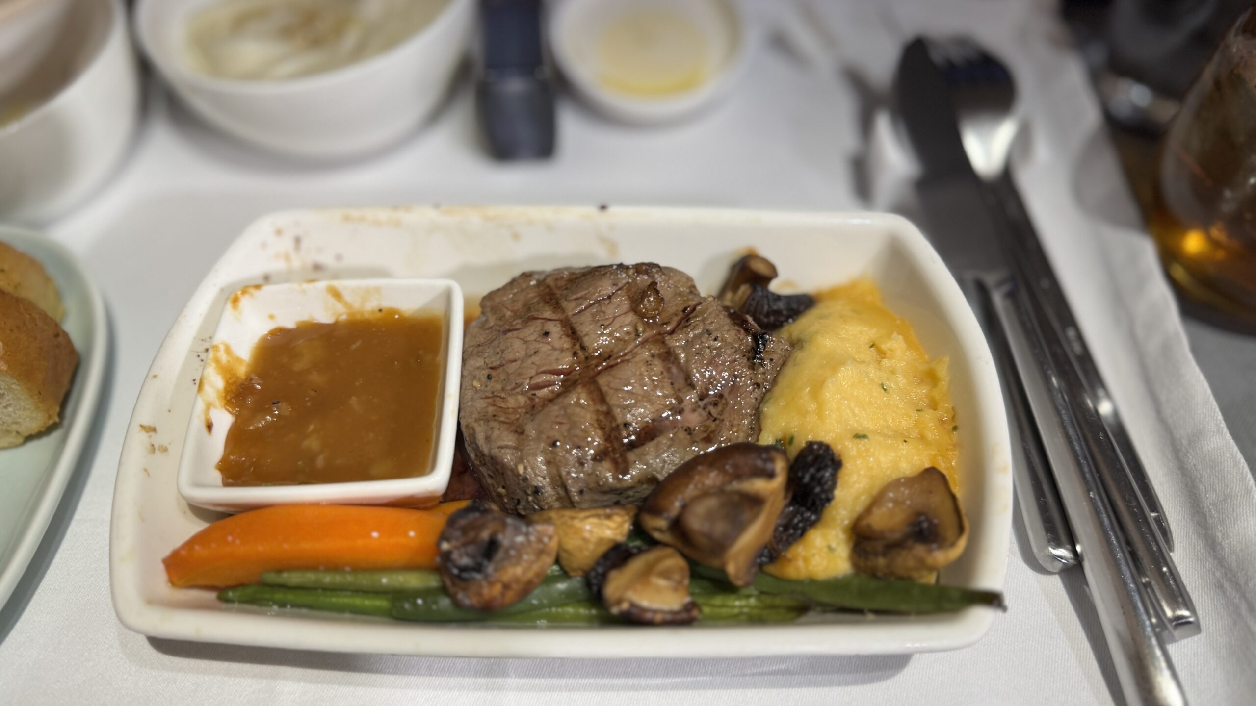 【機内食レポ】成田~香港 CX527便 ビジネスクラス 25年09月