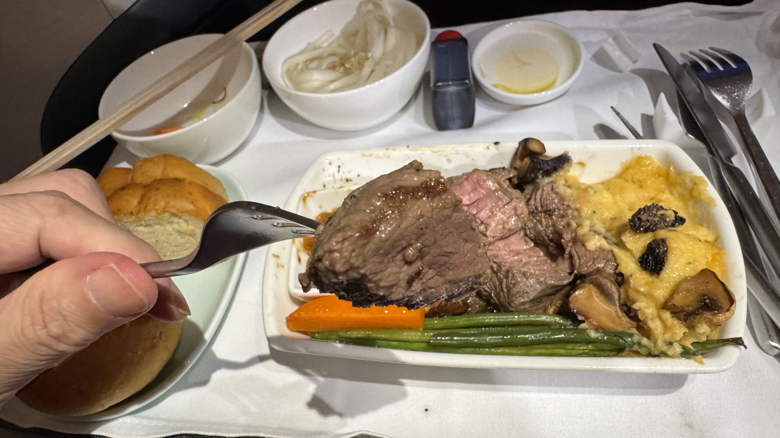 【機内食レポ】成田~香港 CX527便 ビジネスクラス 25年09月