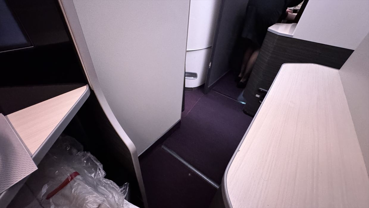 【フライトの様子】JL51 羽田～シドニー Nov25 B777-300ER ビジネスクラス・Sky SuiteⅠ