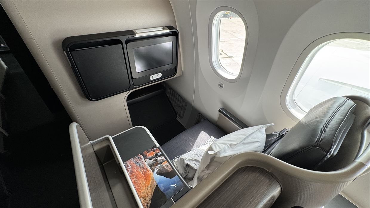 【フライトの様子】QF33 シドニー~パース Nov25 B787-900 ビジネスクラス