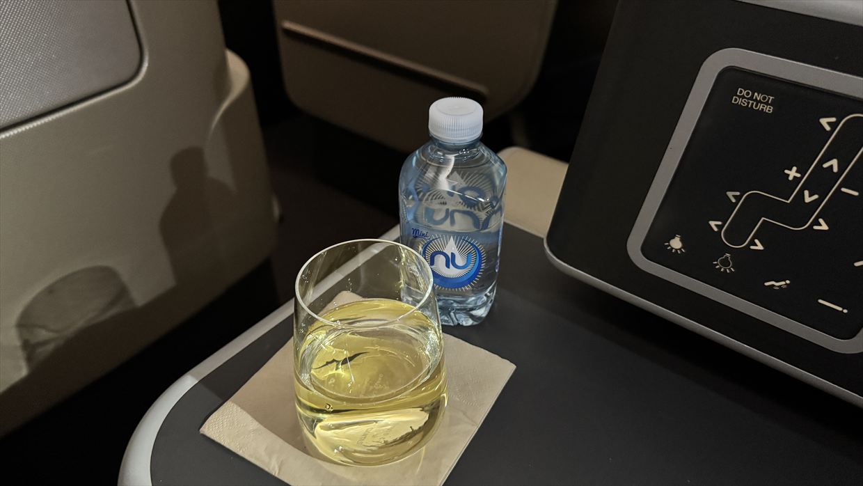 【機内食レポ】QF33 シドニー～パース 国内線ビジネスクラス 25年11月