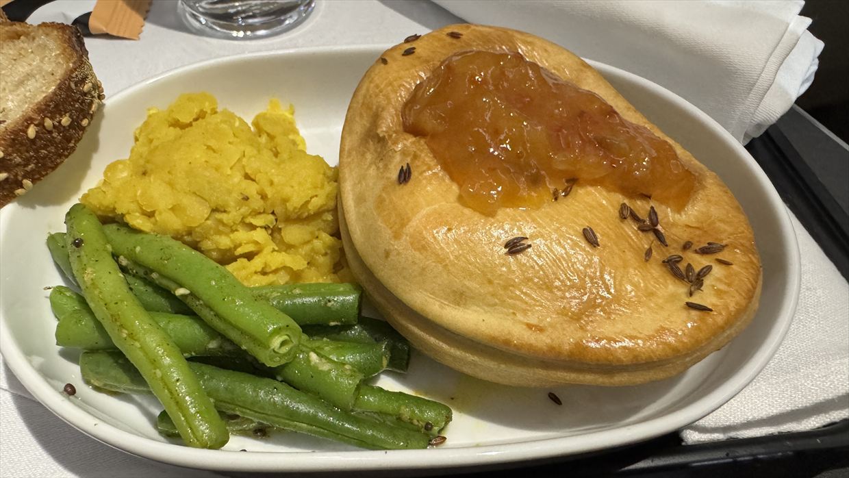 【機内食レポ】QF33 シドニー～パース 国内線ビジネスクラス 25年11月