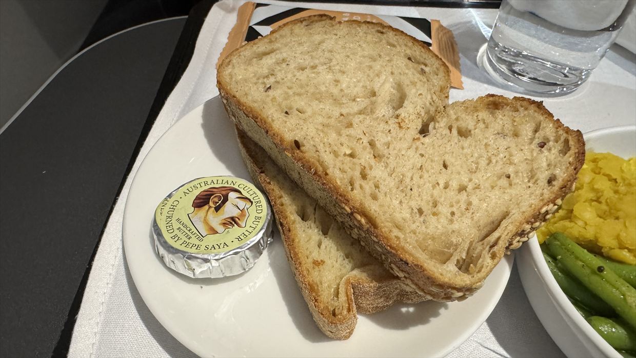 【機内食レポ】QF33 シドニー～パース 国内線ビジネスクラス 25年11月