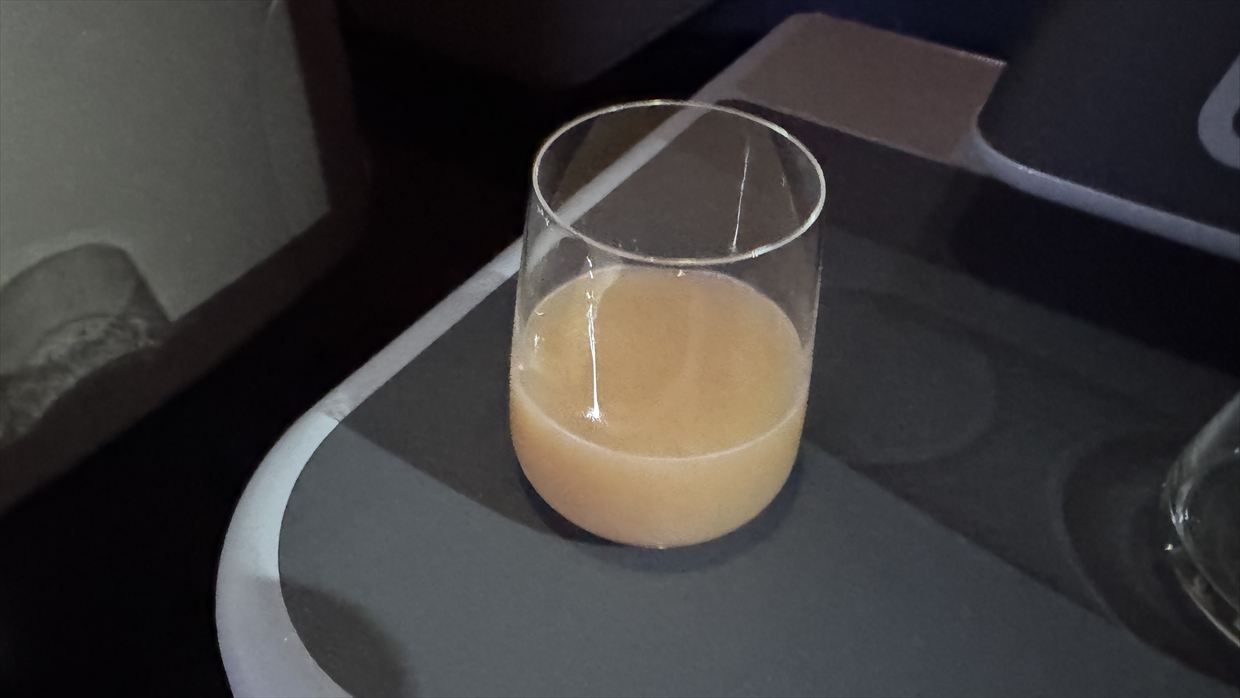 【機内食レポ】QF33 シドニー～パース 国内線ビジネスクラス 25年11月
